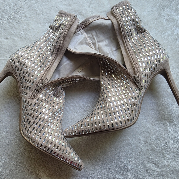 NEW Elegant Beige Stiletto Ankle Boots SIZE /7 shiny stones - Picture 8 of 12